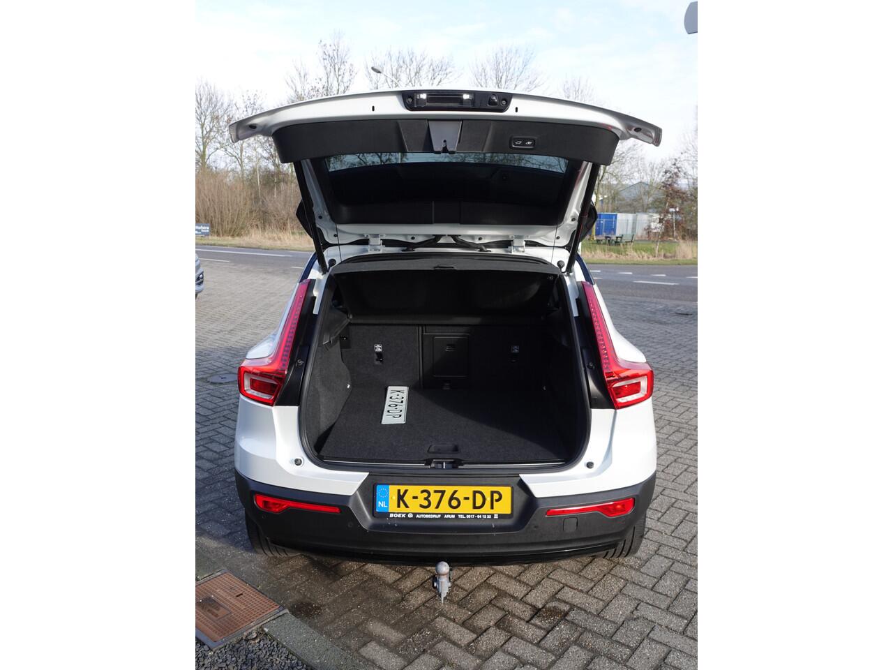 Volvo XC40 1.5 T2 R-Design PANO | TREKH. | H-LEER | PILOT + ACC | BLIS + CTA