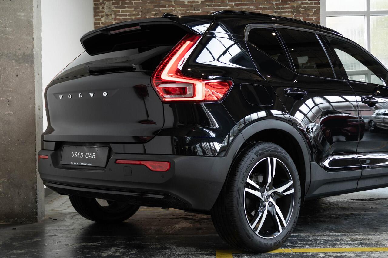 Volvo XC40 T3 Automaat R-Design | Panoramadak | 360° Parkeercamera | Adaptive Cruise Control | BLIS | Parkeersensoren voor + achter | Harman Kardon Premium Audio | BLIS | Stoelverwarming | Volvo on Call | 19'' Lichtmetalen velgen