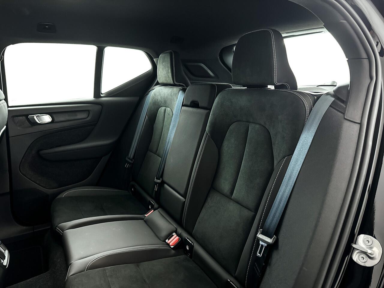 Volvo XC40 Single Motor Extended Range Plus 82 kWh | Stoel- en stuurverwarming | Parkeercamera