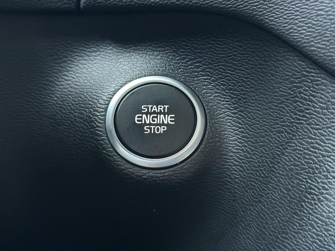 Volvo XC40 1.5 T5 Plug-in hybrid Ultimate Dark | 262 Pk | SoH 92% | Panoramadak | Wegklapbare trekhaak | Stoel-Stuur verwarming | Apple carplay - Androidauto | Navigatie |