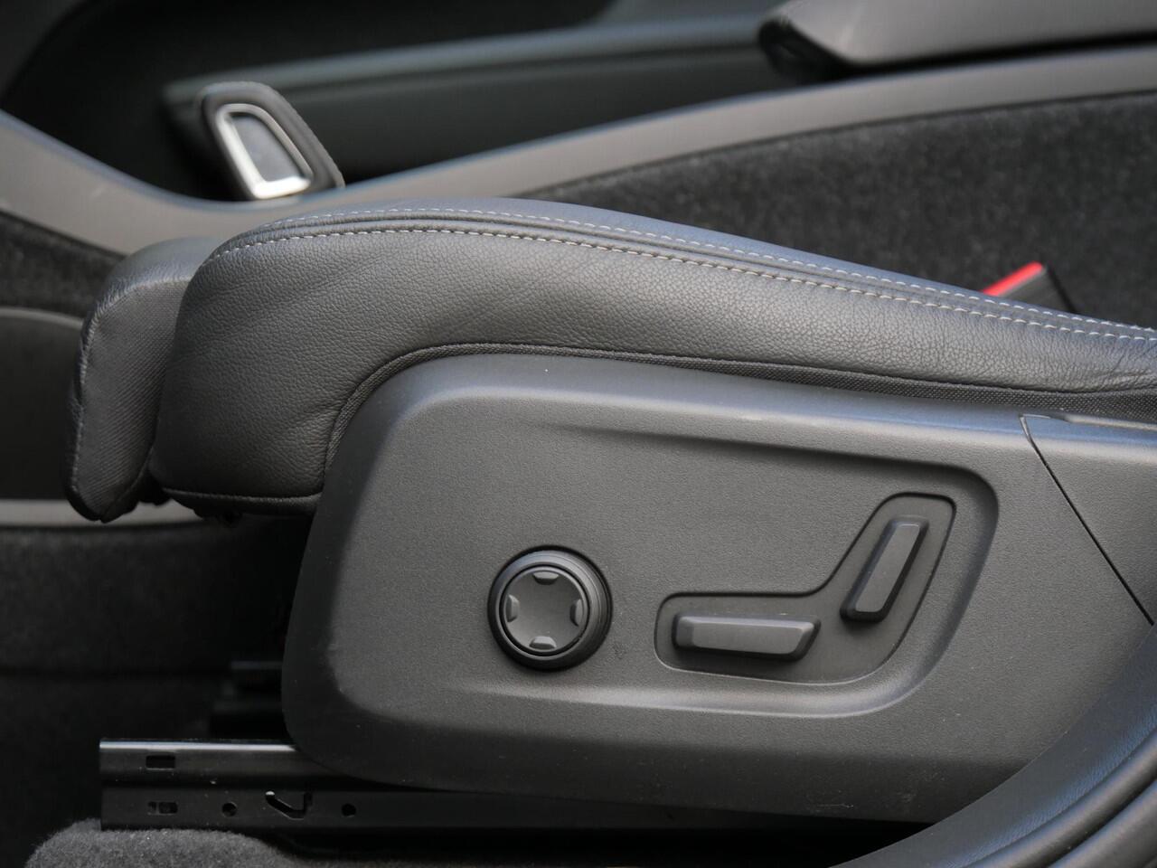 Volvo XC40 RECHARGE P8 AWD R-DESIGN/ PANORAMADAK/ LEER/ 360°CAMERA/ BLIS/ SOH 97%