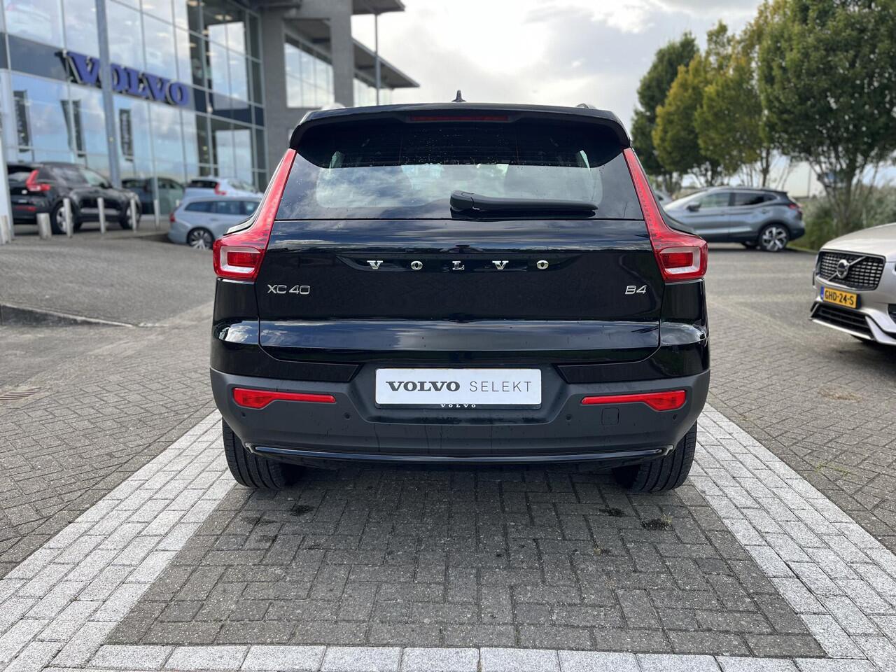 Volvo XC40 B4 Plus Dark | Harman/Kardon | Memoryseats | Keyless Entry | Trekhaak |