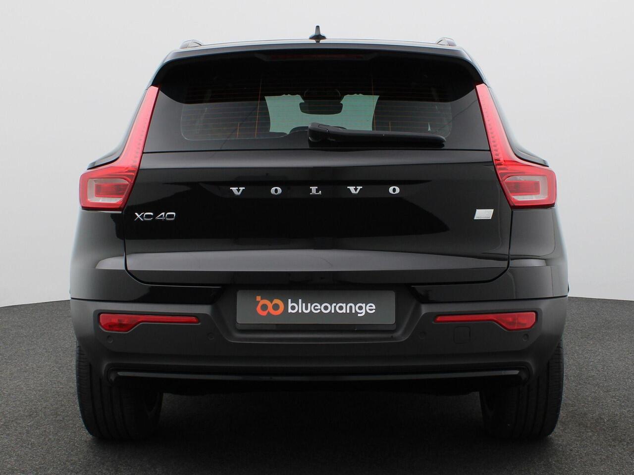 Volvo XC40 Recharge P8 AWD R-Design 408PK Aut. Elek. achterklep, Achteruitrijcamera, PDC v+a, Cruise Control, Stoelverwarming, DAB, Dodehoek Detectie, Keyless, Apple Carplay, 19" Lmv, LED