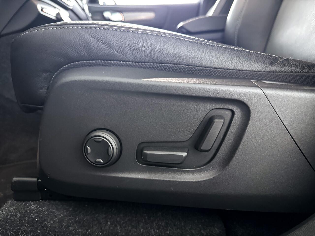 Volvo XC40 Recharge Twin Pro | Panoramadak | 360° camera | Harman Kardon | Stoel- en Stuurverwarming