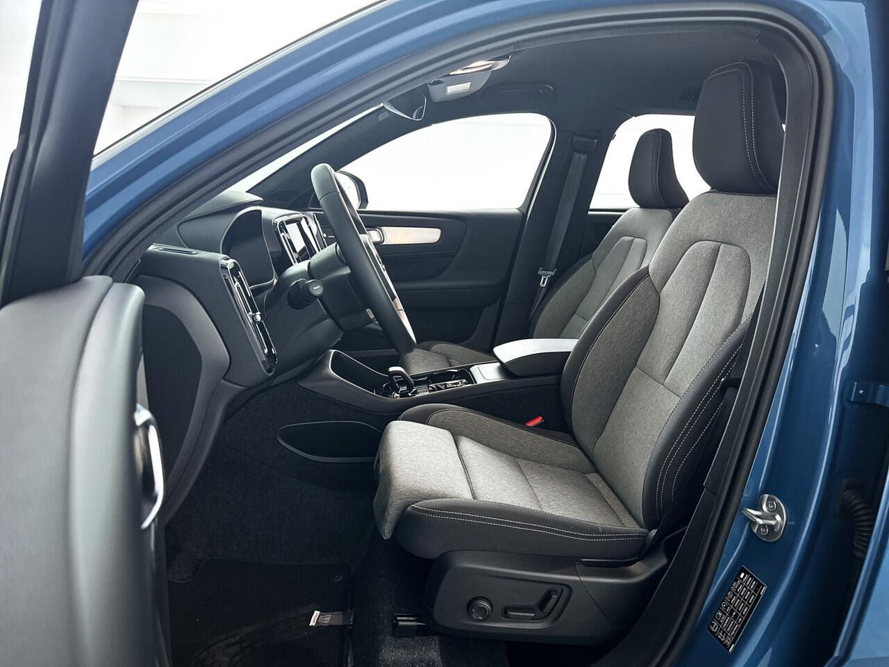 Volvo XC40 B4 Plus Dark | Parkeercamera | Stoel- en Stuurverwarming | Harman Kardon | Trekhaak