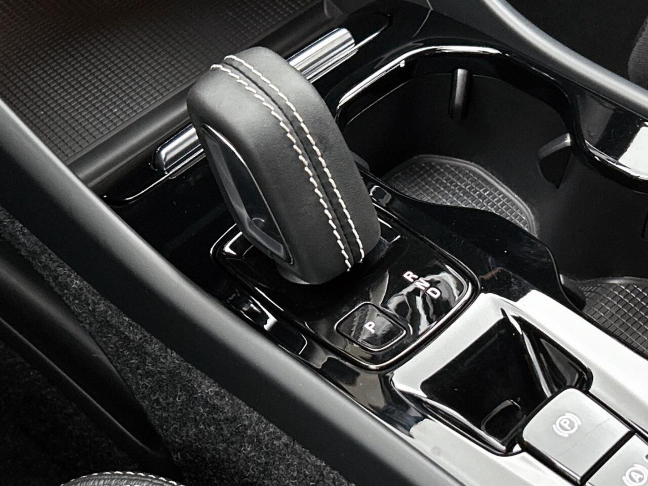 Volvo XC40 1.5 T5 Recharge R-Design | 20inch Velgen | Lederen Bekleding |