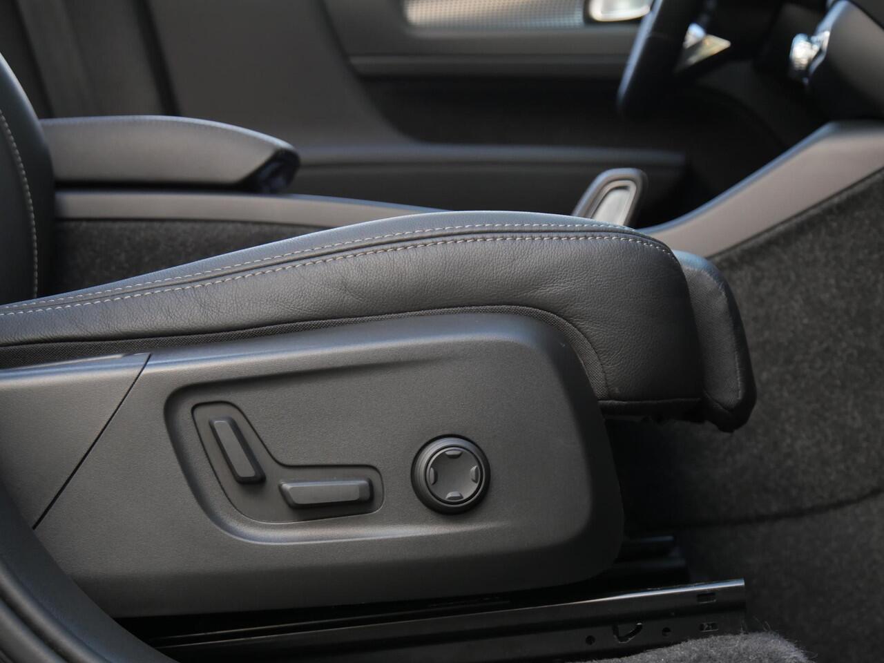 Volvo XC40 RECHARGE P8 AWD R-DESIGN/ PANORAMADAK/ LEER/ 360°CAMERA/ BLIS/ SOH 97%