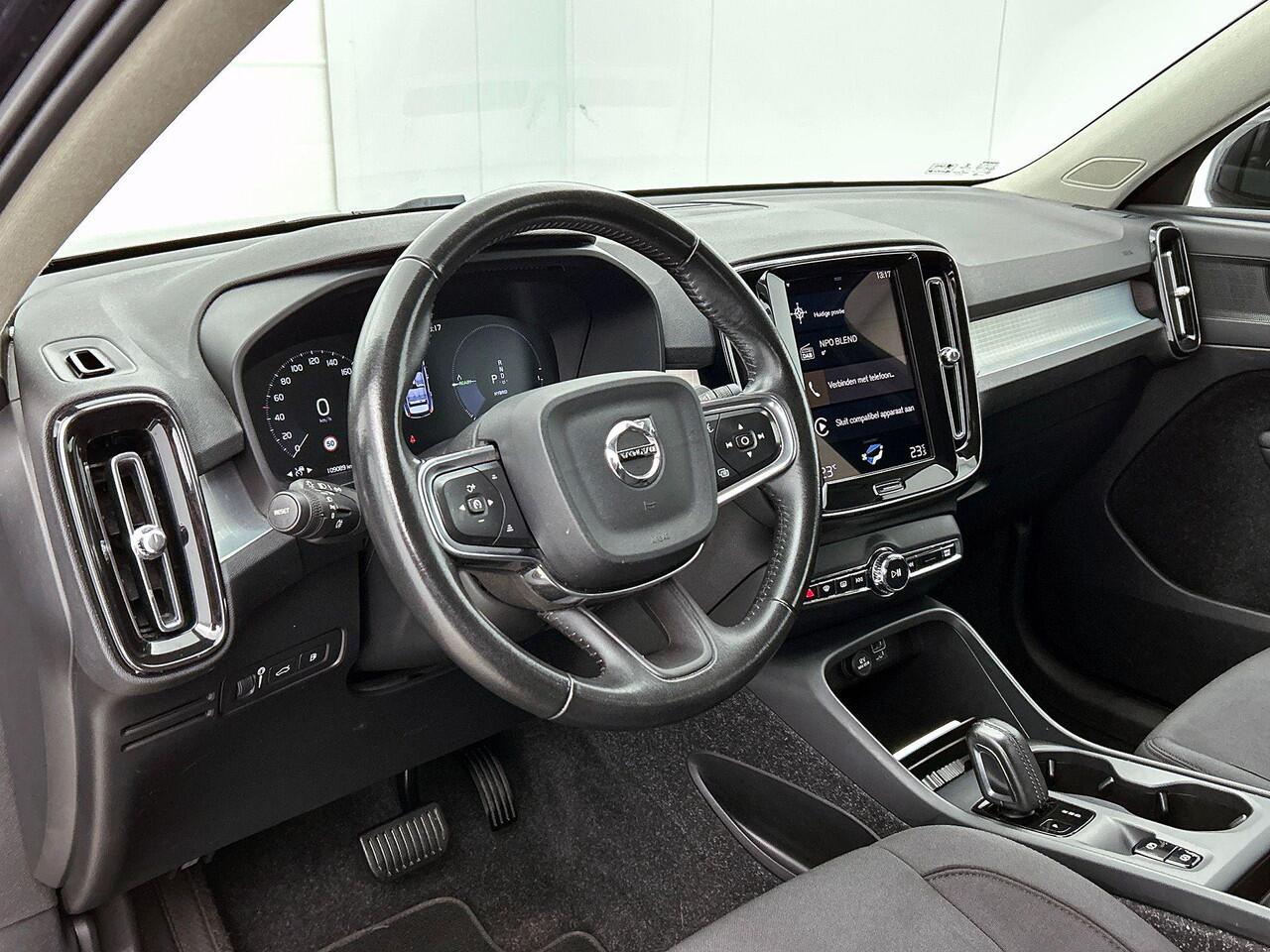 Volvo XC40 1.5 T4 Recharge R-Design Expression Auto. Navigatie Apple Carplay/ Android Auto Camera Parkeersensoren achter Adaptive Cruise Control Full Led Virtual Cockpit Climate Control Lichtmetalen velgen