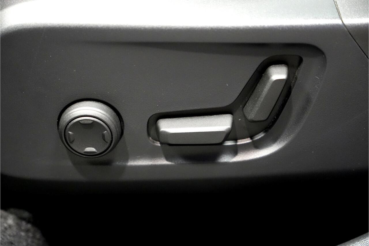 Volvo XC40 1.5 T5 Plug-in Hybrid 193kW/262pk DCT7 Ultimate Bright FACELIFT! PANORAMADAK + HARMAN/KARDON + ADAPT.CRUISE + PILOT ASSIST + NAVI SENSUS + BLIS + LANE ASSIST + EL.STOELEN + STOEL-&STUURVERWARMING + CAMERA + KEYLESS + PARKSENSOREN V&A + 19" LM-VELGEN!!