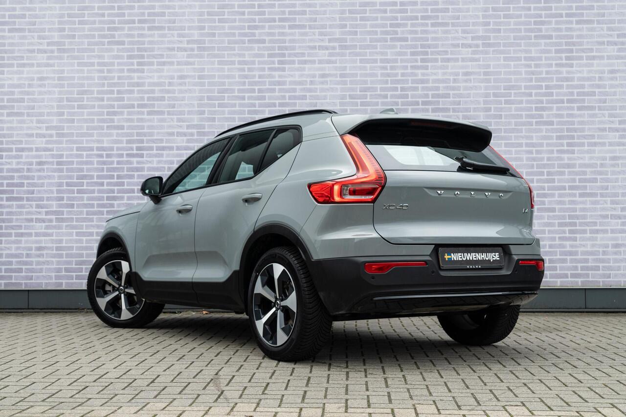 Volvo XC40 B4 Plus Dark Aut | Trekhaak 2000 kg | All-seasonbanden | BLIS | Adaptive Cruis control | 19" Wielen | Verw.voorstoelen | Verw. voorruit | Parkeercamera |