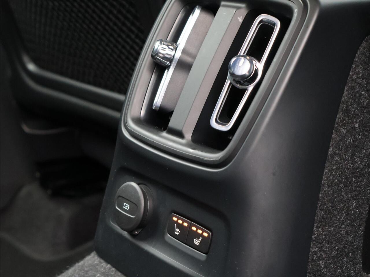 Volvo XC40 T5 Recharge R-Design / Trekhaak / Adapt. cruise / Keyless / Stoel+stuur+achterbankverwarming