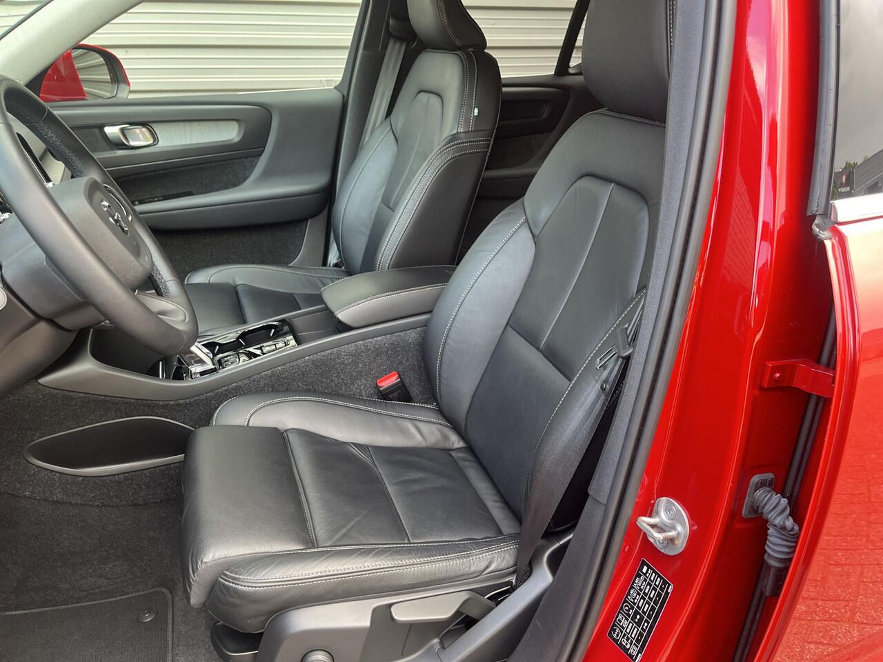 Volvo XC40 T4 Recharge Inscription / Leder / 19" velgen / Achterbank verwarmd /