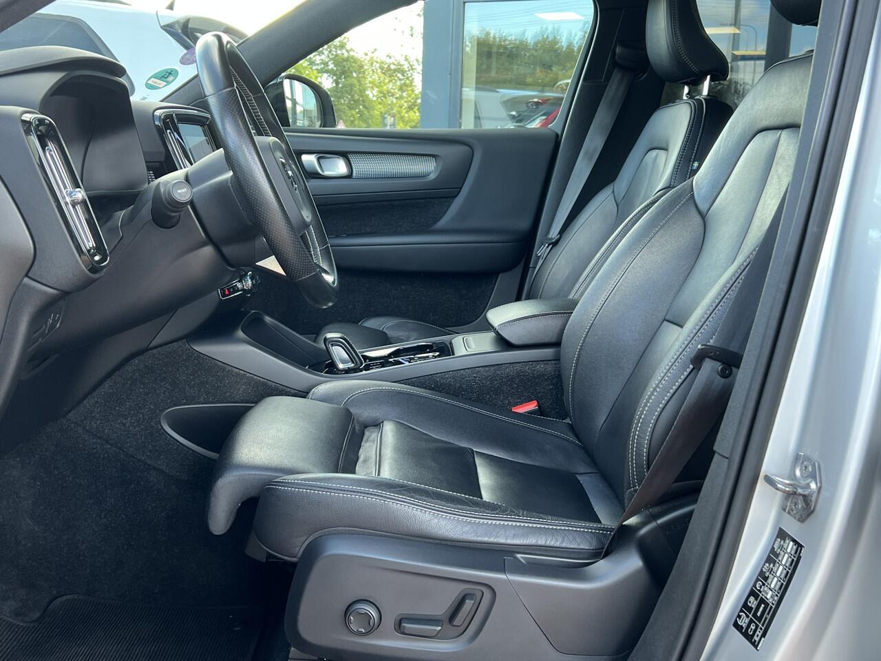 Volvo XC40 2.0 T4 Automaat 190 pk AWD R-Design Navigatie Trekhaak 2000 kg Panoramadak ACC Pilot Assist 360 Camera Vol Leder Elek stoelen Standkachel Apple Carplay Vol Opties NL Auto 4-WD