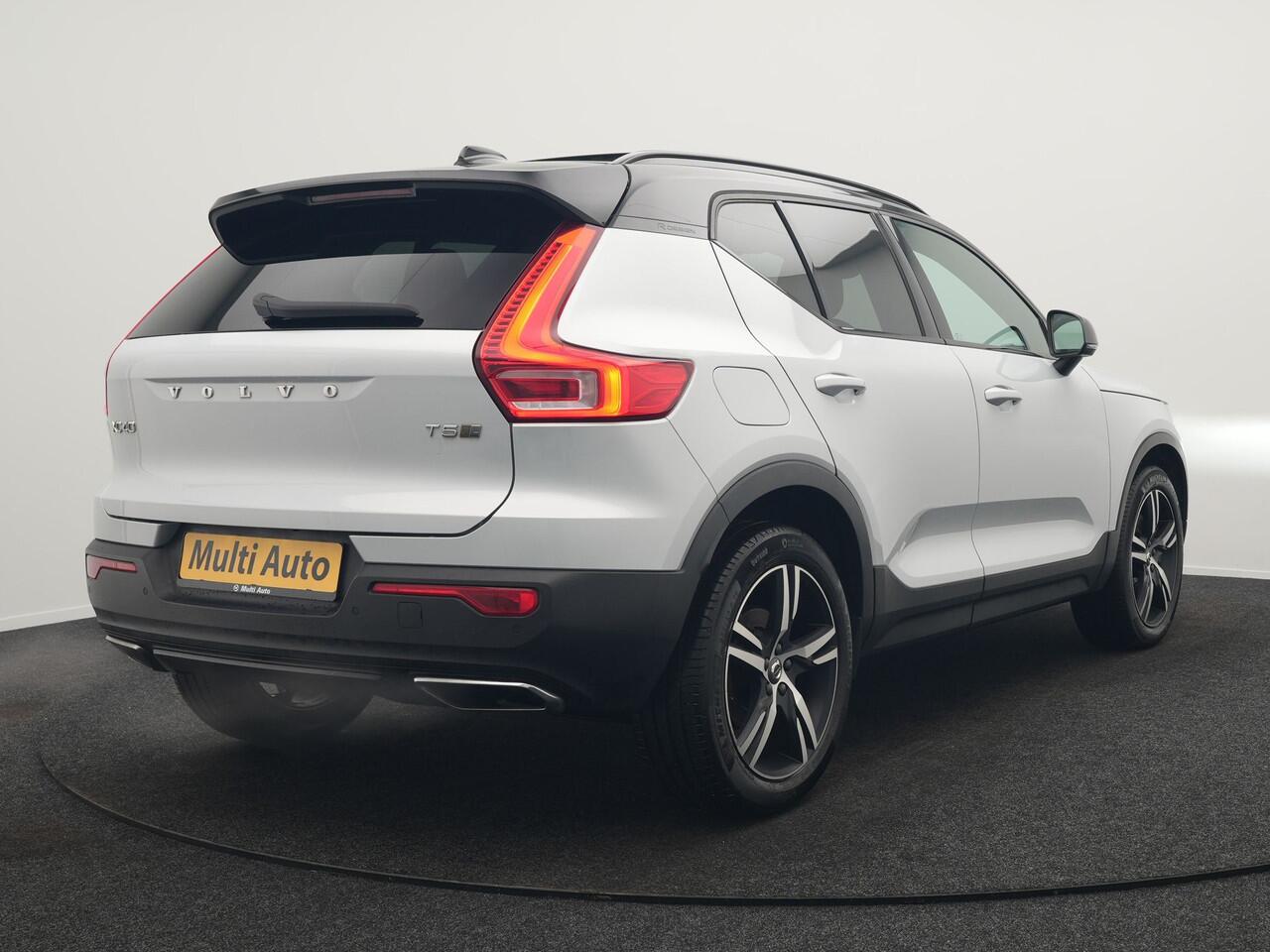 Volvo XC40 T5 Twin Engine R-Design Plug In Hybrid 262pk Dealer O.H. PHEV | Panodak | Camera | Harman & Kardon | Apple Carplay | Cruise Control | Navigatie | 19"L.M | Virtual |