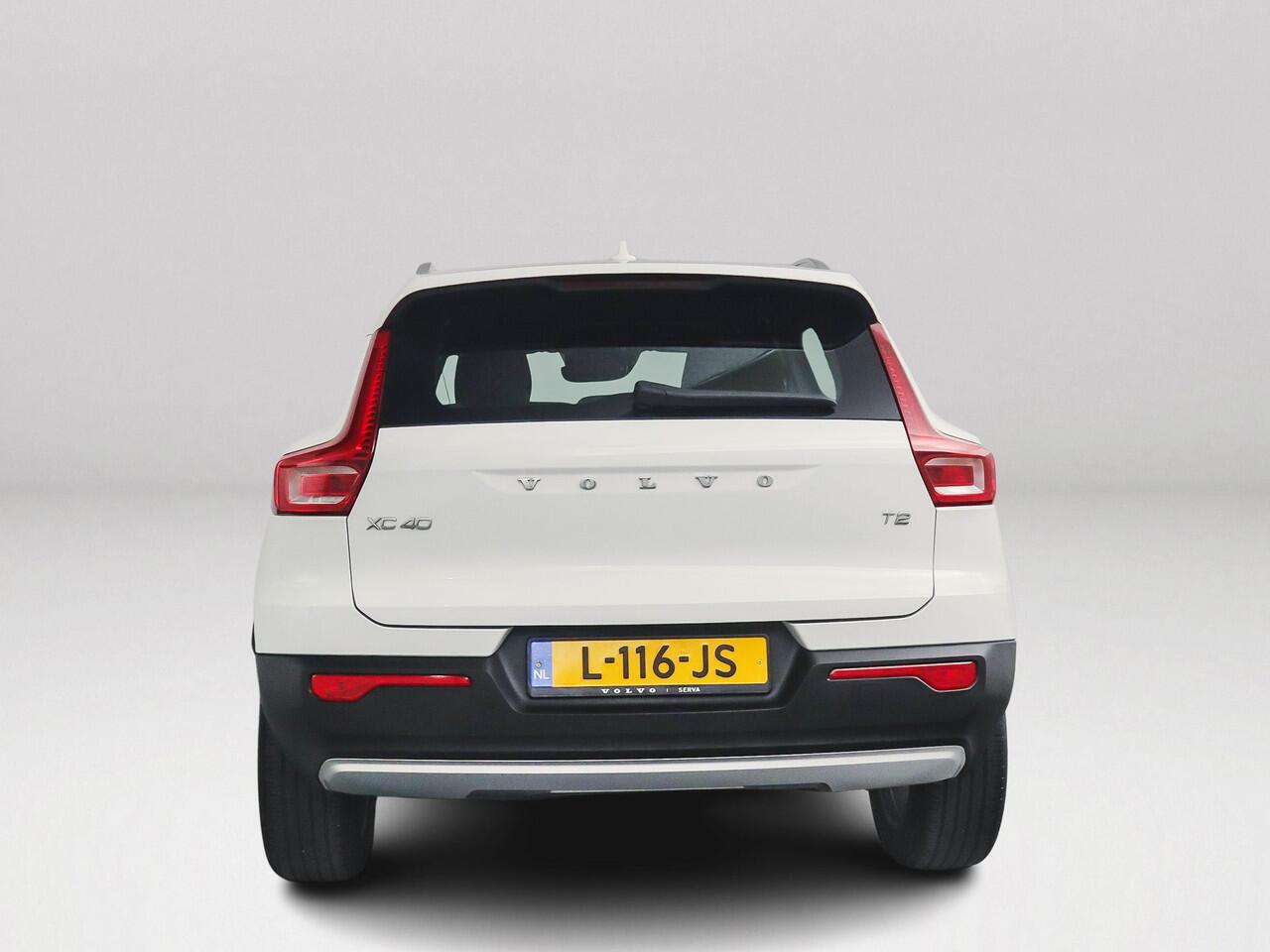 Volvo XC40 T2 Aut. Business Pro | Panoramadak | Stoel- en stuurverwarming | Parkeercamera | Trekhaak