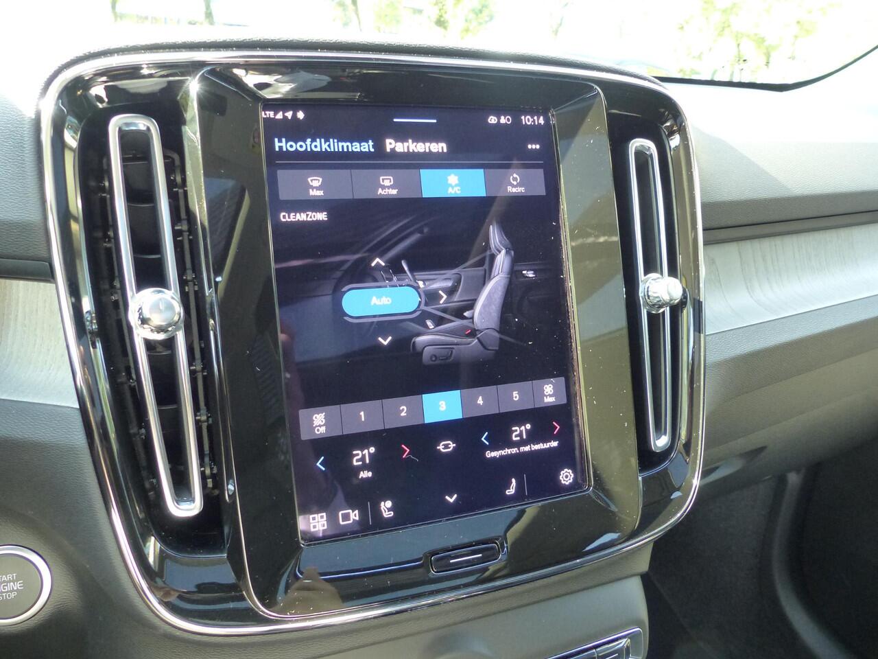 Volvo XC40 B4 Plus Dark |Trekhaak |Leder | Schuifdak| Running Boards|