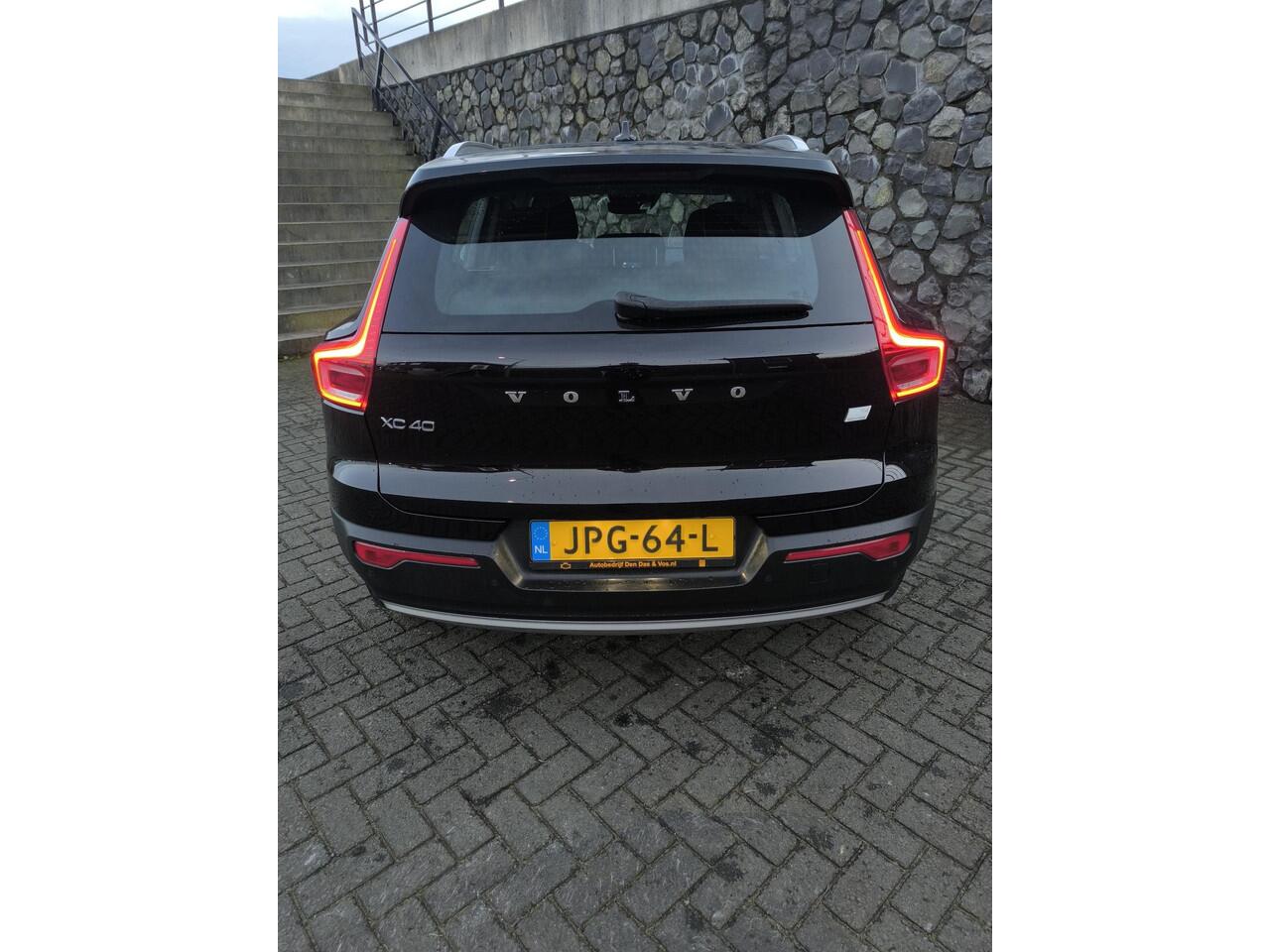 Volvo XC40 1.5 T4 Recharge Inscription Expression Trekhaak, stoel en stuur verwarming, camera, electr A klep, carplay, 1e eigenaar