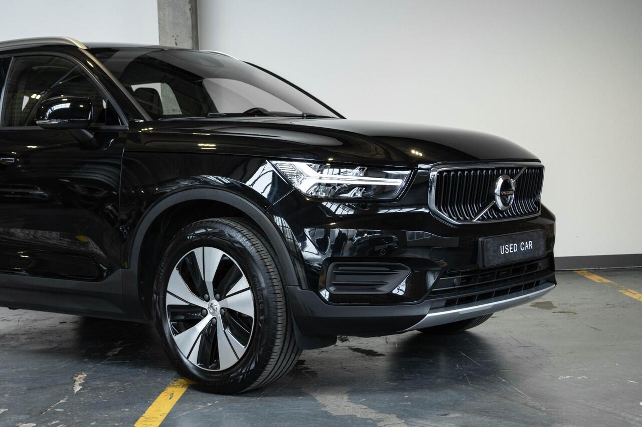 Volvo XC40 T3 Automaat Momentum | Semi Electrische wegklapbare trekhaak | 360° Parkeercamera | BLIS | Parkeersensoren voor + achter | Adaptive cruise control | Climate Control | Navigatie | Dealeronderhouden |