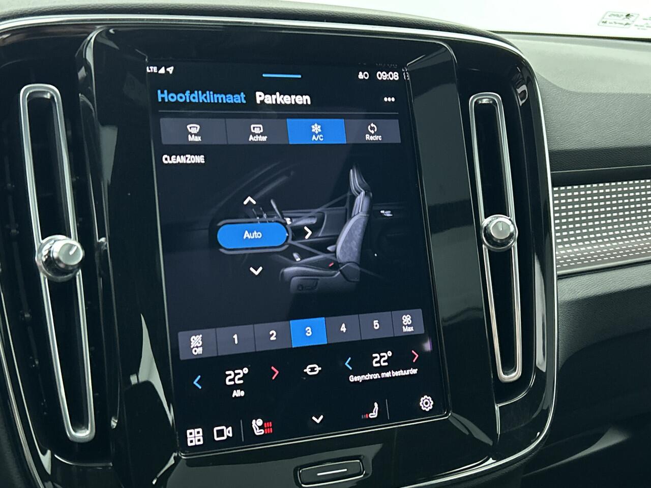 Volvo XC40 Recharge P8 AWD R-Design Navigatie | Camera | Pano-dak | Trekhaak wegklapbaar