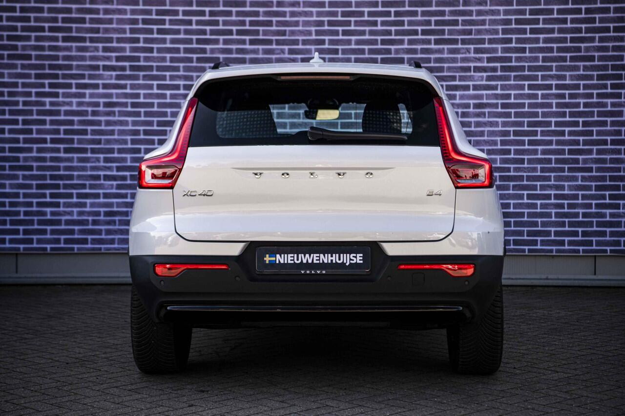 Volvo XC40 2.0 B4 Plus Dark | Trekhaak | Adaptive Cruise Control | Dode hoek detectie BLIS | Harman/Kardon audio | Elektrische stoelverstelling | Stoel- en stuurverwarming | Verwarmde Voorruit |