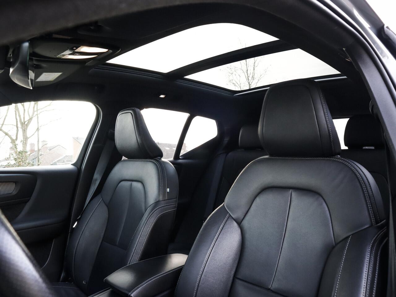 Volvo XC40 Recharge P8 AWD R-Design 3-Fase 1e-Eig. & Keurig-Onderh. BOVAG-Garantie. NL-Auto.