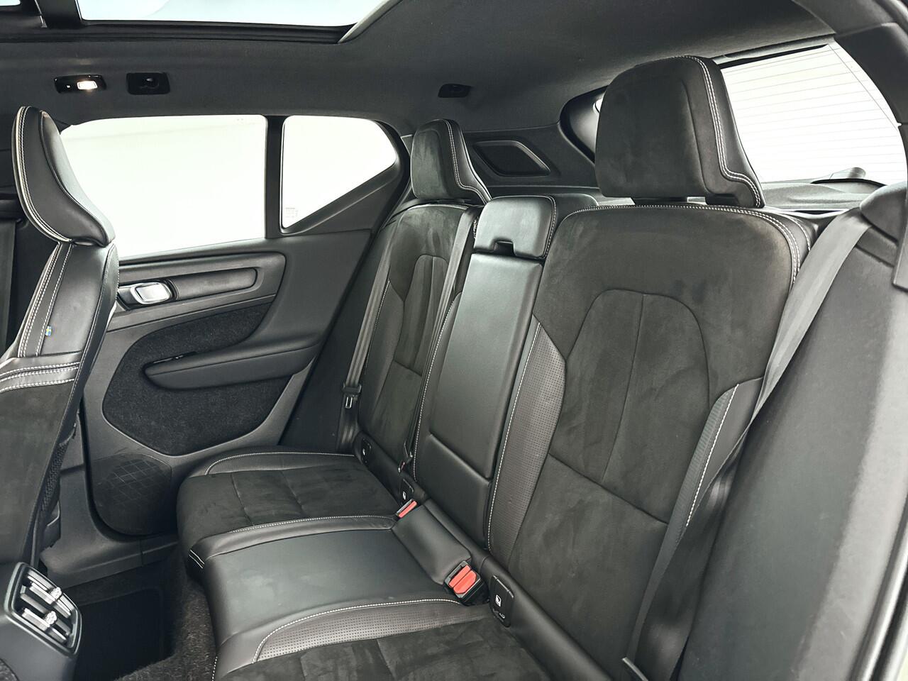 Volvo XC40 Recharge P8 AWD R-Design | Panoramadak | 360° camera | Harman Kardon | Stoel- en Stuurverwarming | Trekhaak