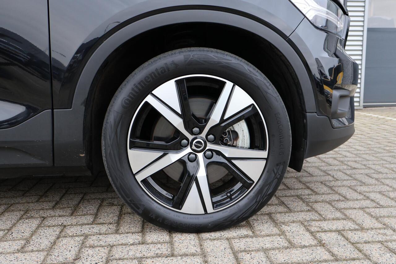 Volvo XC40 Recharge P8 AWD R-Design 1e Eigenaar | Volledig Onderh | BTW | NL-Auto | Trekhaak | Elek Stoel+memory | Elek Klep | Camera | Leder | 1 Kabel | Winterpack | Ad Cruise | Climate | Navi |