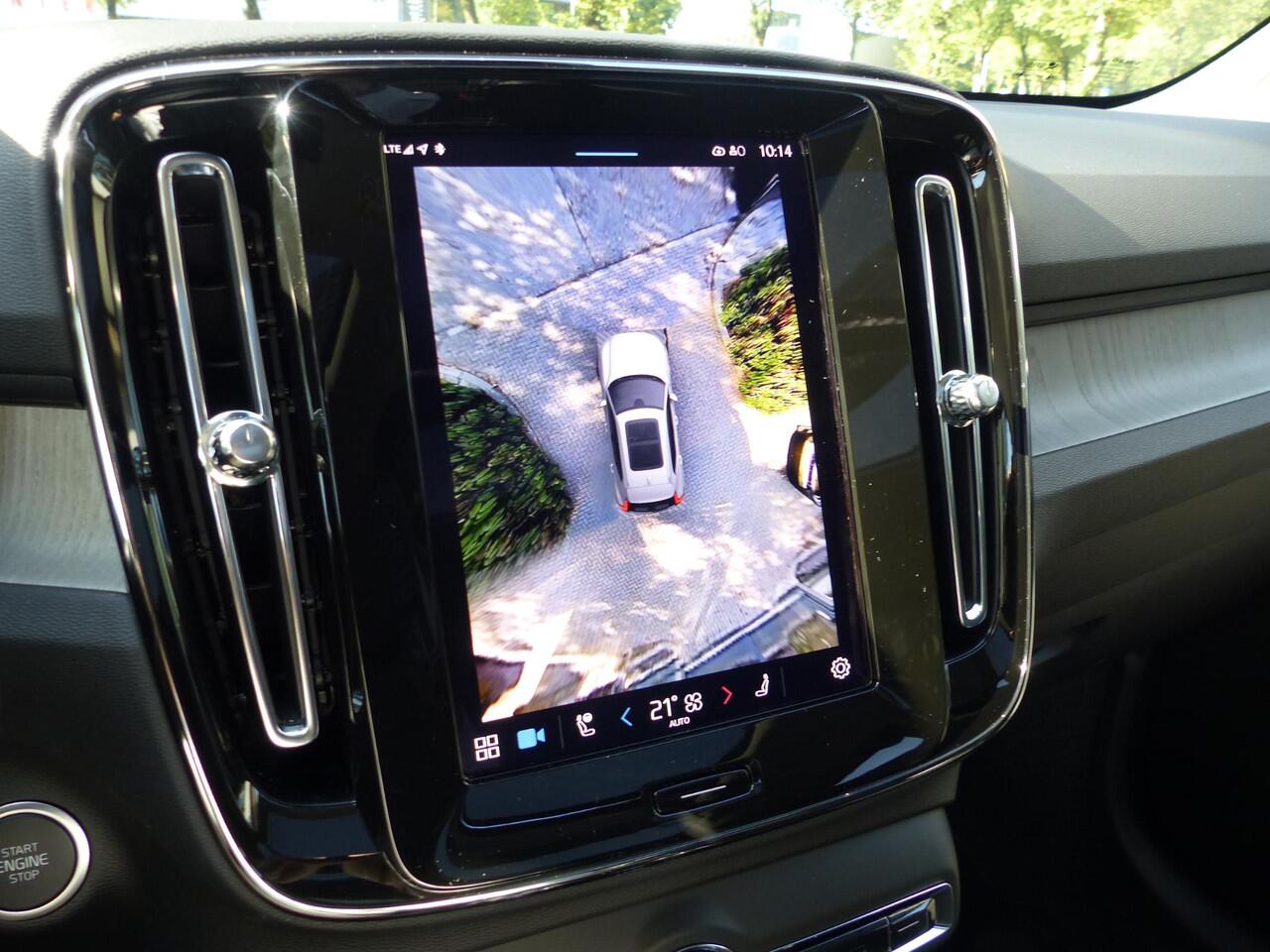 Volvo XC40 B4 Plus Dark |Trekhaak |Leder | Schuifdak| Running Boards|