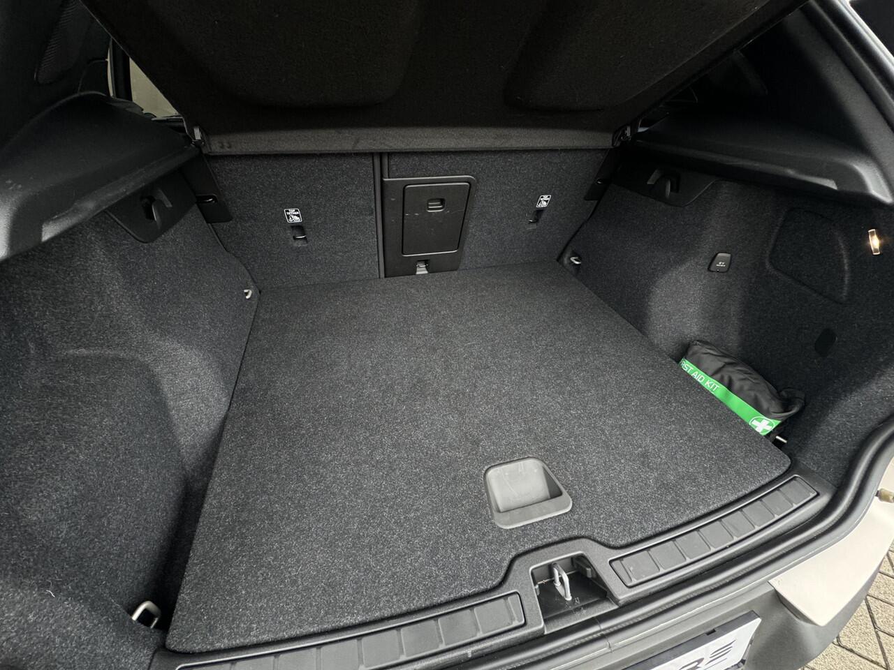 Volvo XC40 1.5 T4 Plus Dark | 360 Camera | Navigatie |