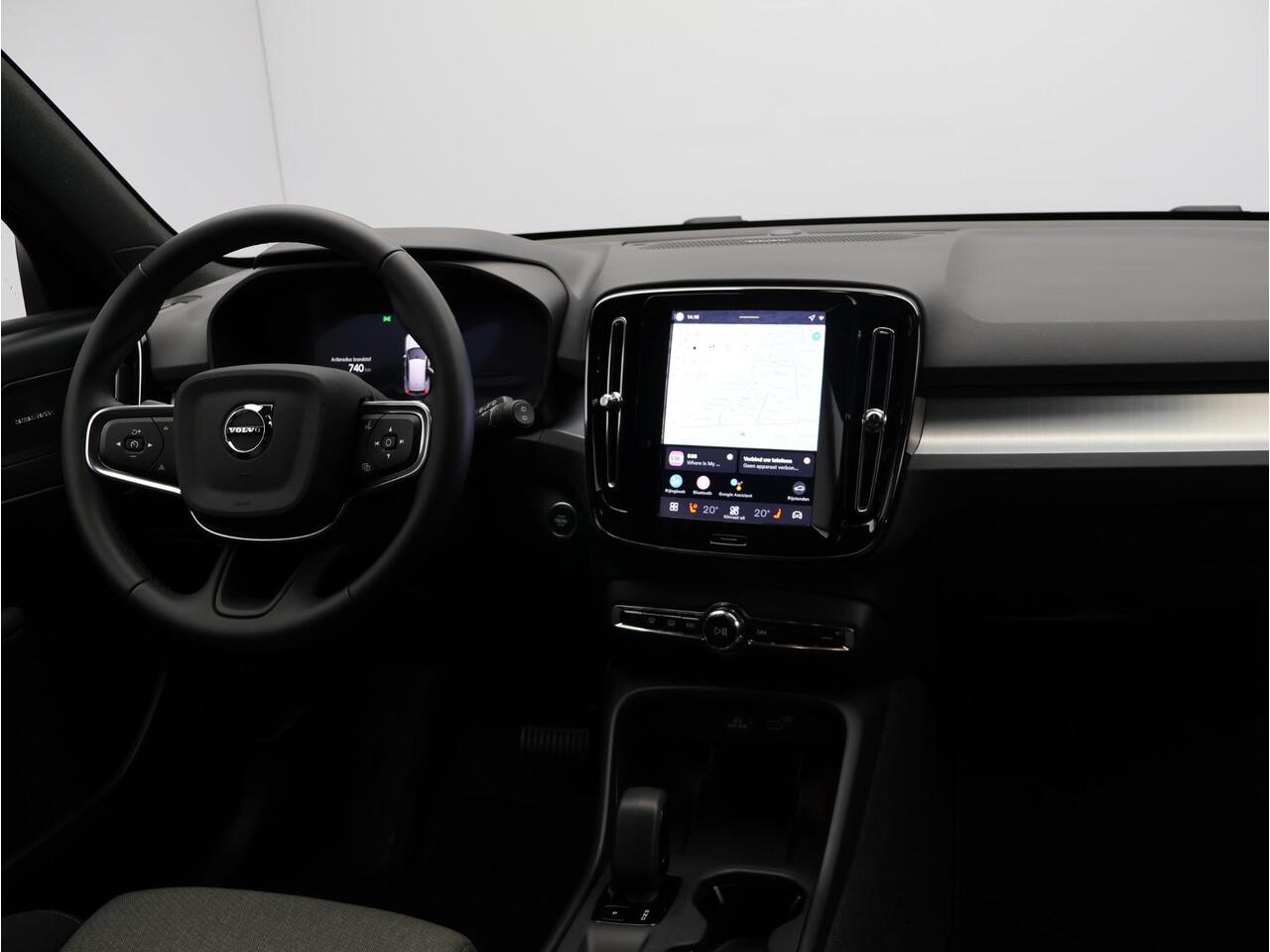 Volvo XC40 B3 163PK Core Business Edition / Adaptive Cruise / BLIS / Verwarmbaar Stuurwiel + Voorstoelen / Extra Getint Glas / 18" / Harman Kardon Audio /