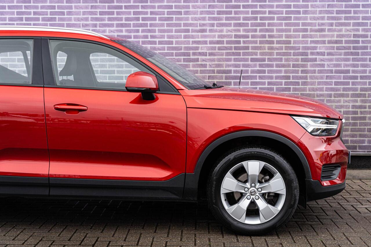 Volvo XC40 1.5 T3 Momentum | Stoel-/ Stuurverwarming | Camera | Cruise Control | Dodehoekdetectie | Parkeersensoren Voor + Achter | Volvo On Call | Carplay |