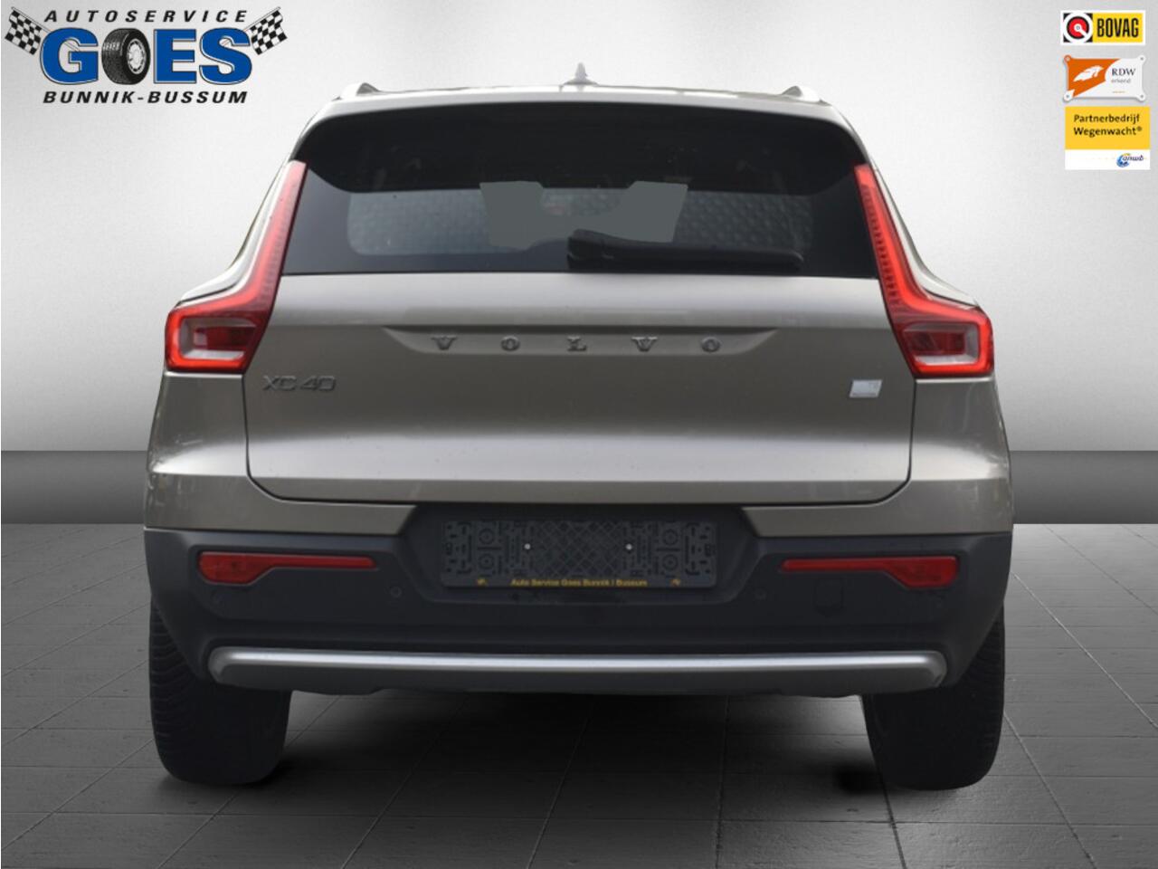 Volvo XC40 Core Recharge Plug-In Hybrid 2WD