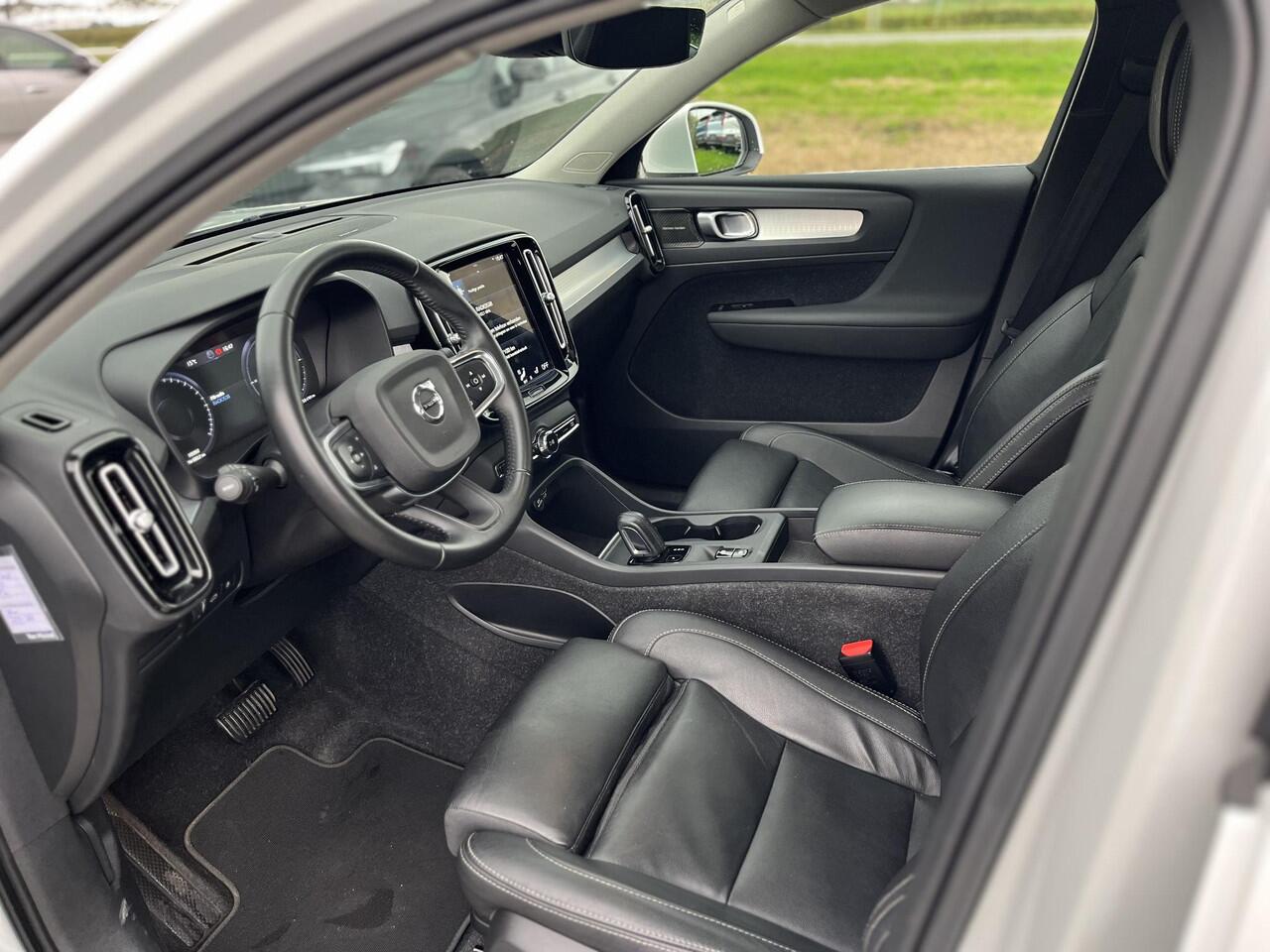 Volvo XC40 T4 Recharge Inscription | Leder | Panoromadak | Trekhaak | Automaat