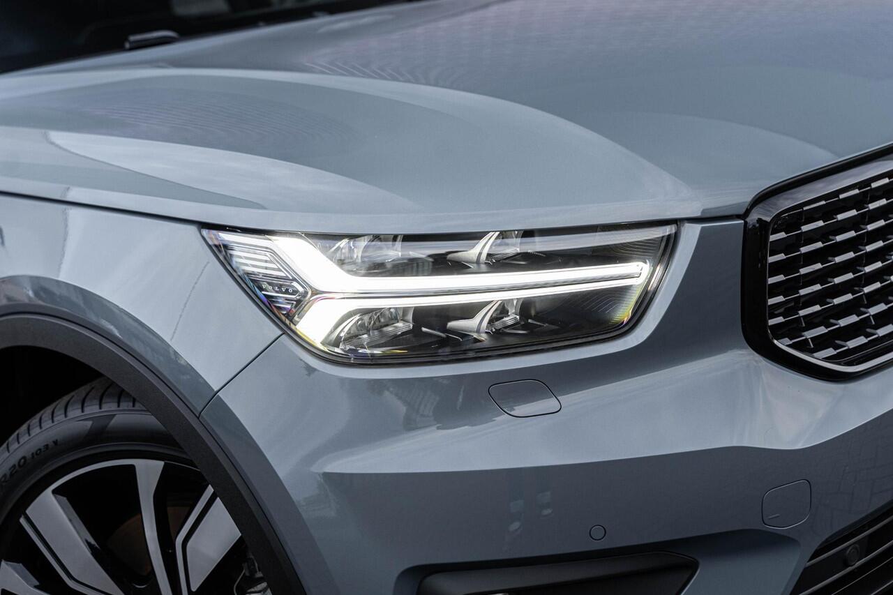 Volvo XC40 1.5 T5 Recharge R-Design | Schuif-/ Kanteldak | Stoel- / Stuurverwarming | Harman Kardon Audio | Getint Glas | Cruise Control | 360 camera | Parkeerverwarming | Keyless | Carplay | Volvo on Call |