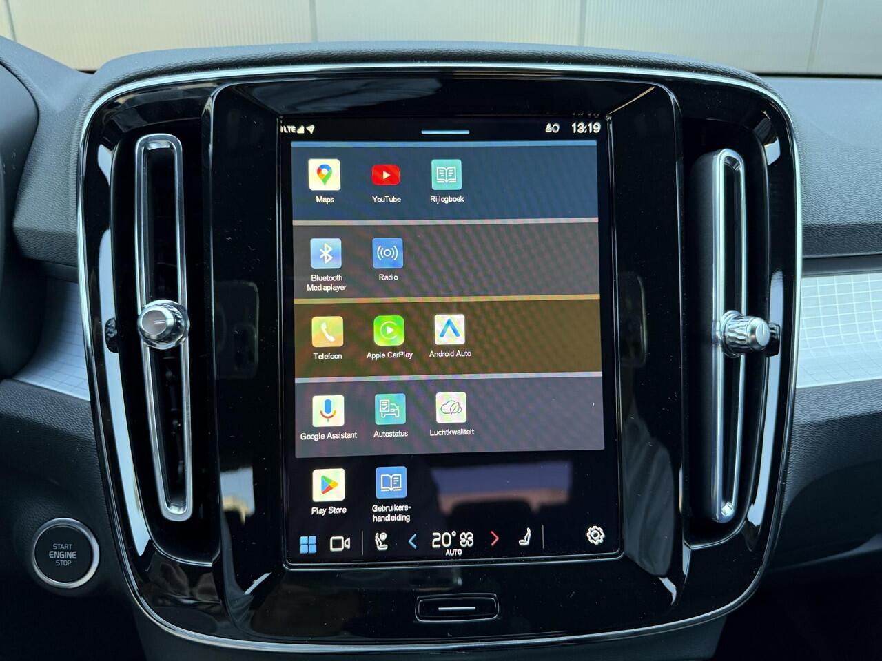 Volvo XC40 2.0 B4 Plus Dark , Automaat, Stoel+Stuur Verwarming, 360 Camera, Elek. Verstelbare stoel met geheugen, Harman/Kardon, Adaptive Cruise, Extra Getint Glas, Google, Carplay, DAB, Keyless, Verwarmde Voorruit,