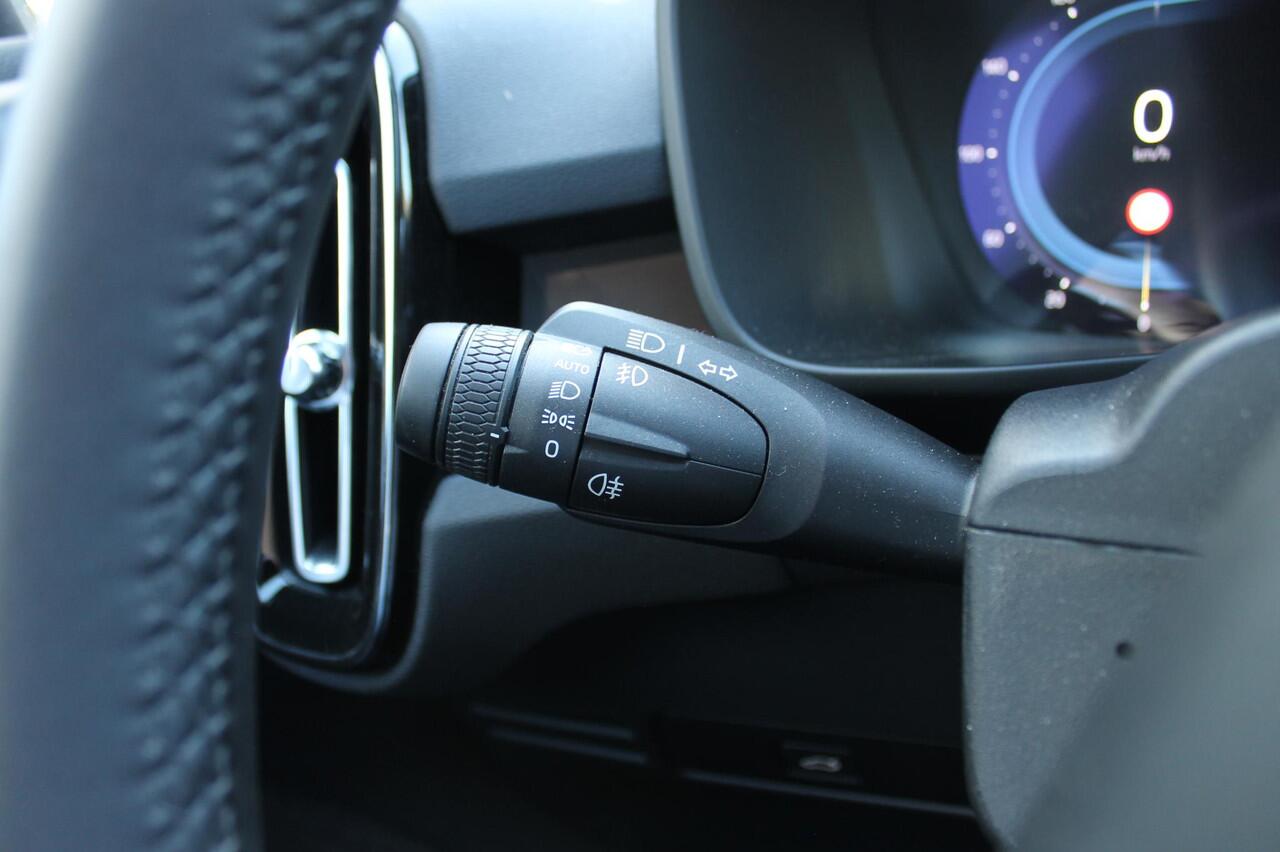 Volvo XC40 Recharge Plus 231PK Automaat 70 kWh 20" lichtmetalen velgen / Google infotainment / Getinte ramen vanaf de B-stijl / All Season banden / Apple Carplay