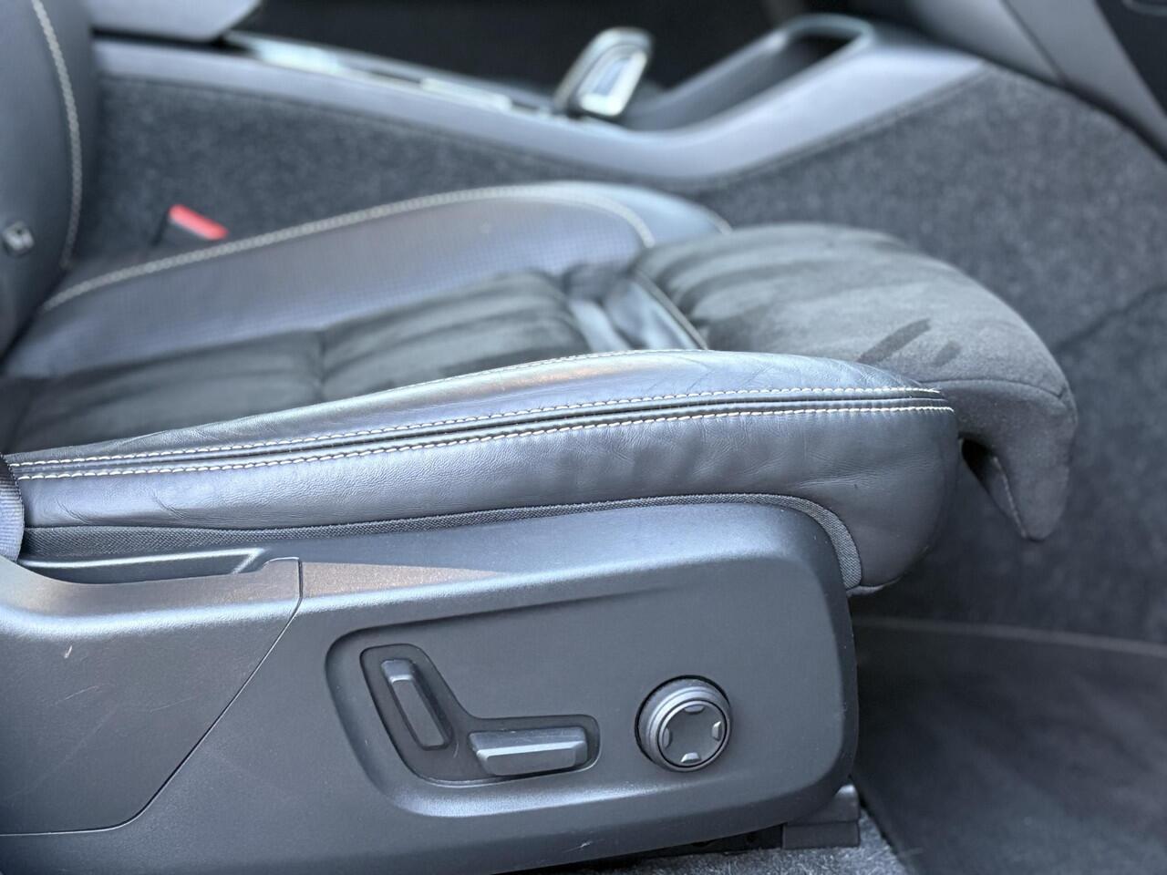 Volvo XC40 Recharge P8 AWD R-Design | Adaptieve cruise controle | BLIS | Panorama Schuifdak | 360º Camera | Harman/Kardon | Adaptive LED koplampen | Memory | VOL