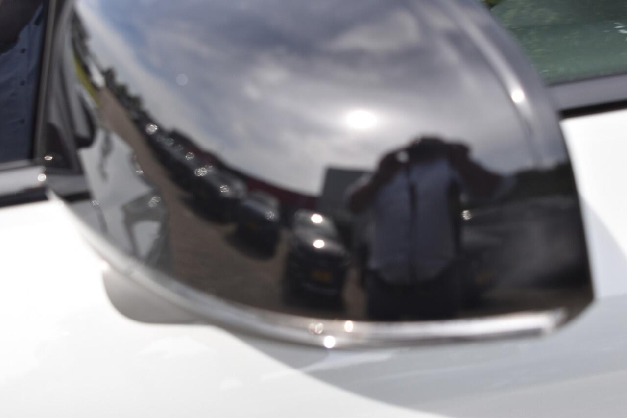 Volvo XC40 Extended Range Plus 82 kWh ACC | Pilot Assist | Stoel Stuur verwarming | Trekhaak | Key Less | 19 inch