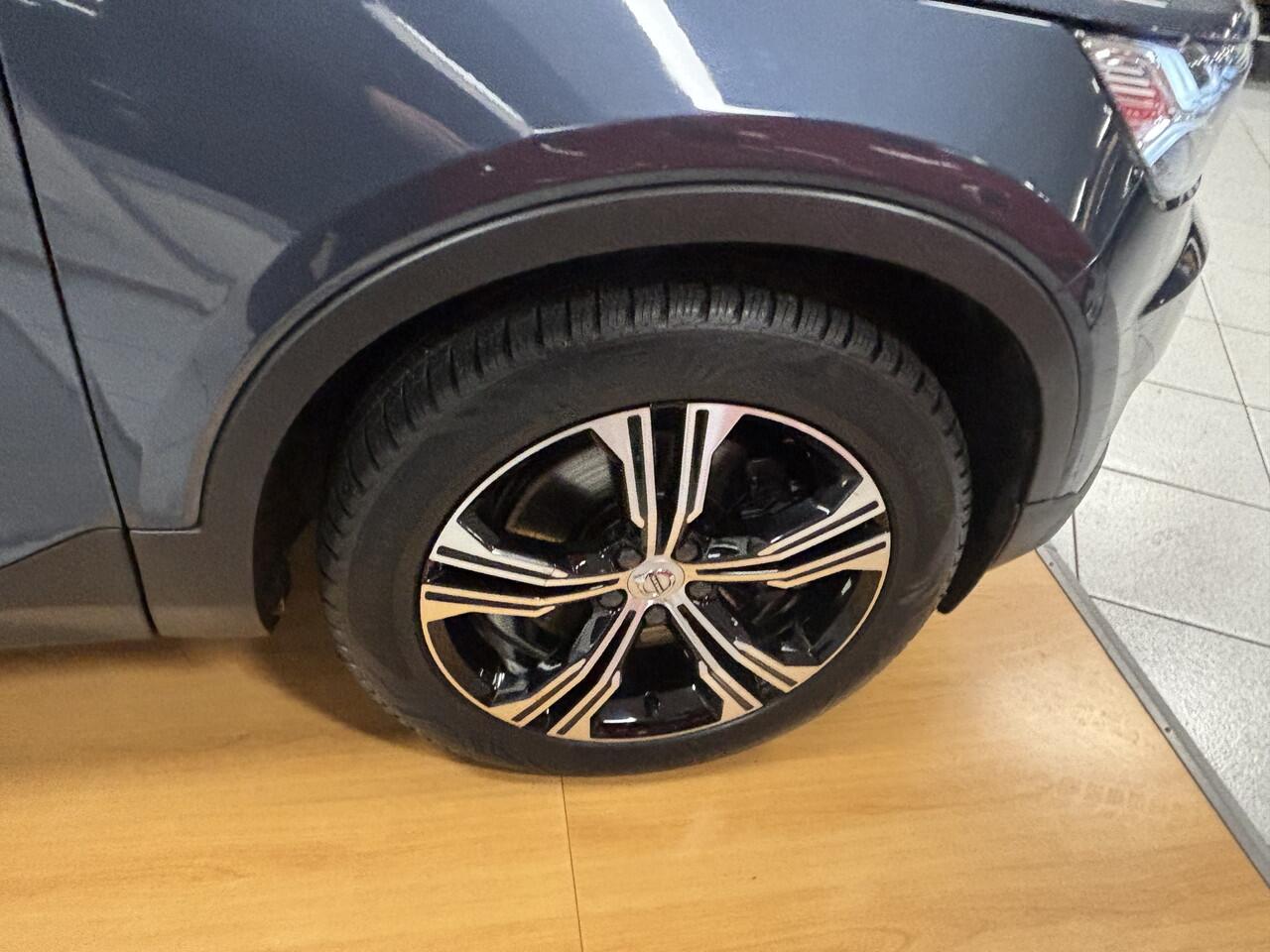 Volvo XC40 1.5 T4 Recharge Inscription - NL auto met NAP - LEER -CARPLAY - NAVI 4 nieuwe ALL SEASON BANDEN _ ONDERHOUD _ APK