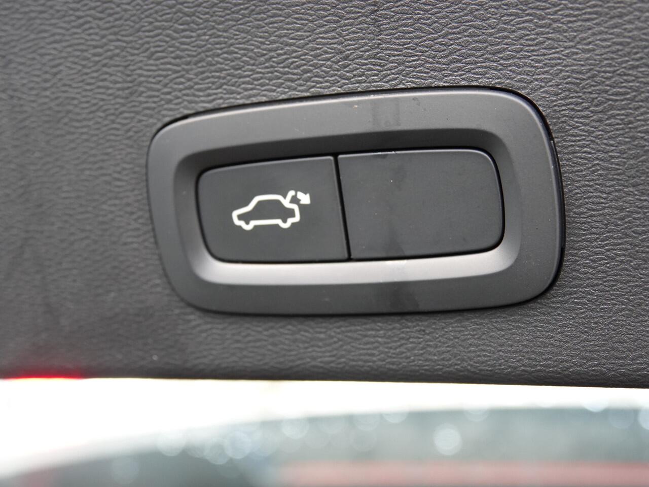 Volvo XC40 1.5 T5 Twin Engine Momentum Pro PILOT + ACC | BLIS | H-LEER | HK AUDIO