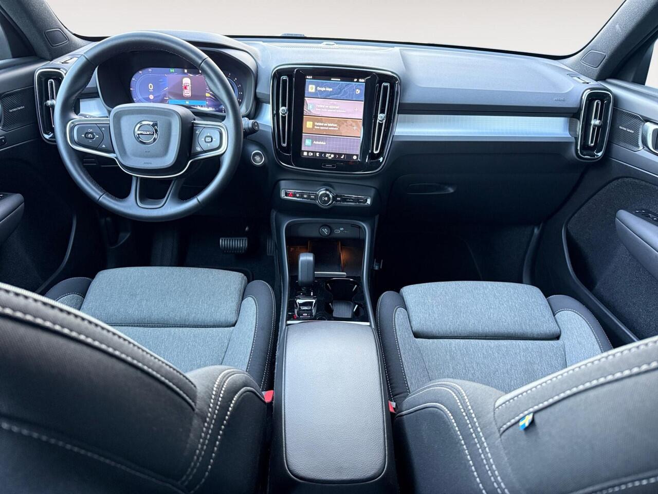 Volvo XC40 2.0 B4 Plus Dark | Trekhaak | Stoelverwarming | Keyless Entry | Elektrische kofferklep |