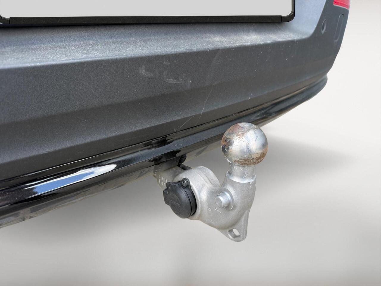 Volvo XC40 2.0 B4 Plus Dark | Trekhaak | Verwarmbare voorruit | Stoelverwarming | Harman/Kardon Audio |