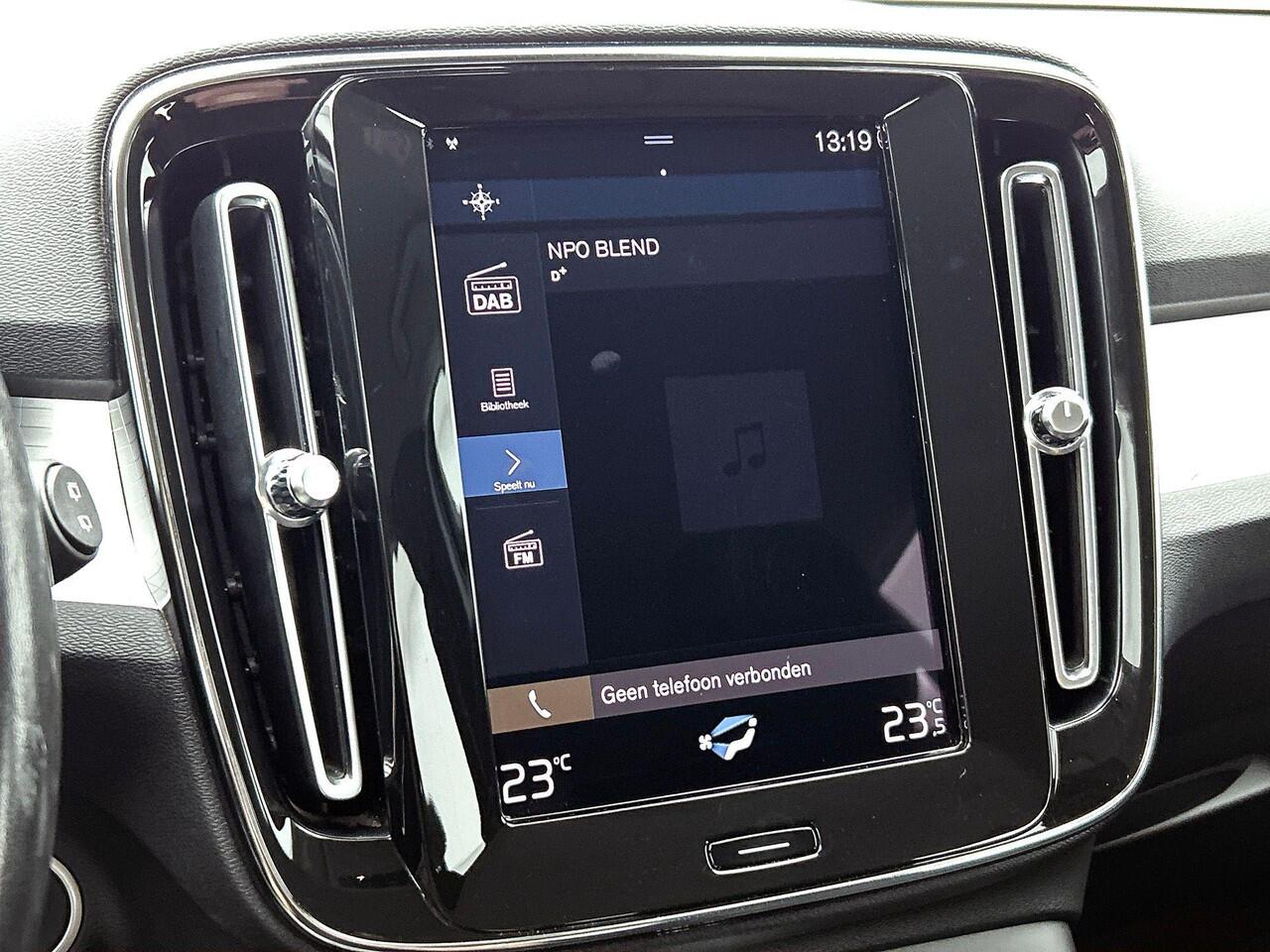 Volvo XC40 1.5 T4 Recharge R-Design Expression Auto. Navigatie Apple Carplay/ Android Auto Camera Parkeersensoren achter Adaptive Cruise Control Full Led Virtual Cockpit Climate Control Lichtmetalen velgen