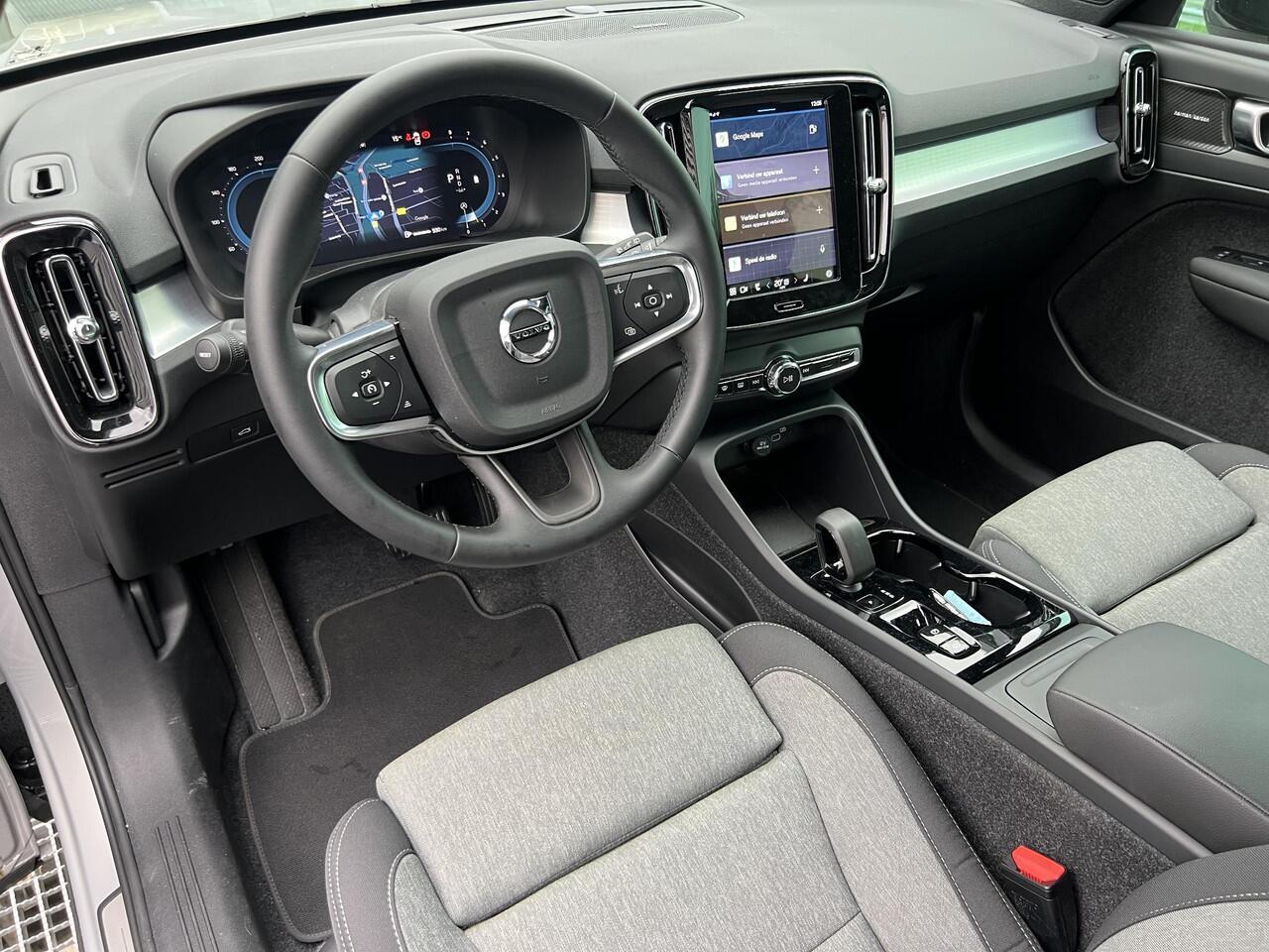 Volvo XC40 2.0 B4 Plus Dark Mild hybrid, Automaat, Trekhaak semi elektrisch wegklapbaar, Stoelverwarming, Stuurverwarming, Verwarmde voorruit, Noodreservewiel