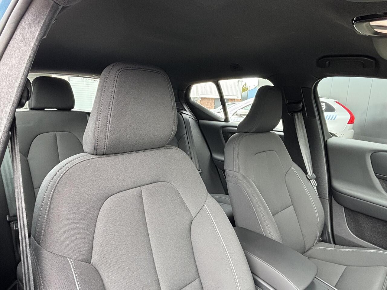 Volvo XC40 Single Motor Extended Range Plus 82 kWh Adapt. cruise Control / BLIS / Park assist camera achter / Trekhaak / Keyless drive / All season