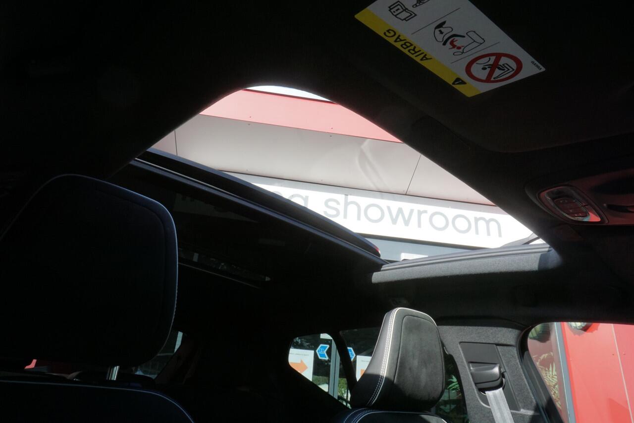 Volvo XC40 2.0 T4 R-Design | Automaat | Black Line | Panoramadak | Harman/Kardon | Trekhaak | Camera |