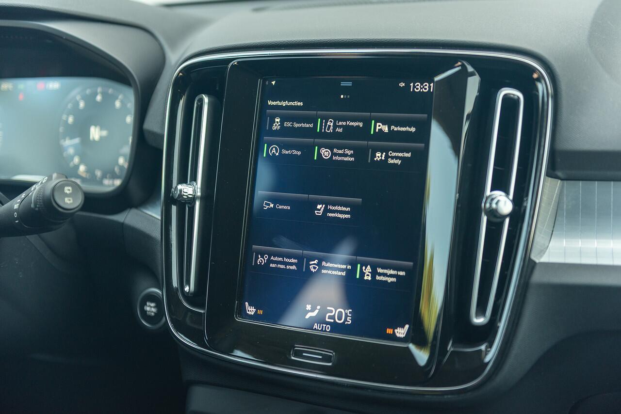 Volvo XC40 T3 Momentum Leder Trekhaak Parkeercamera Stoelverwarming 163pk