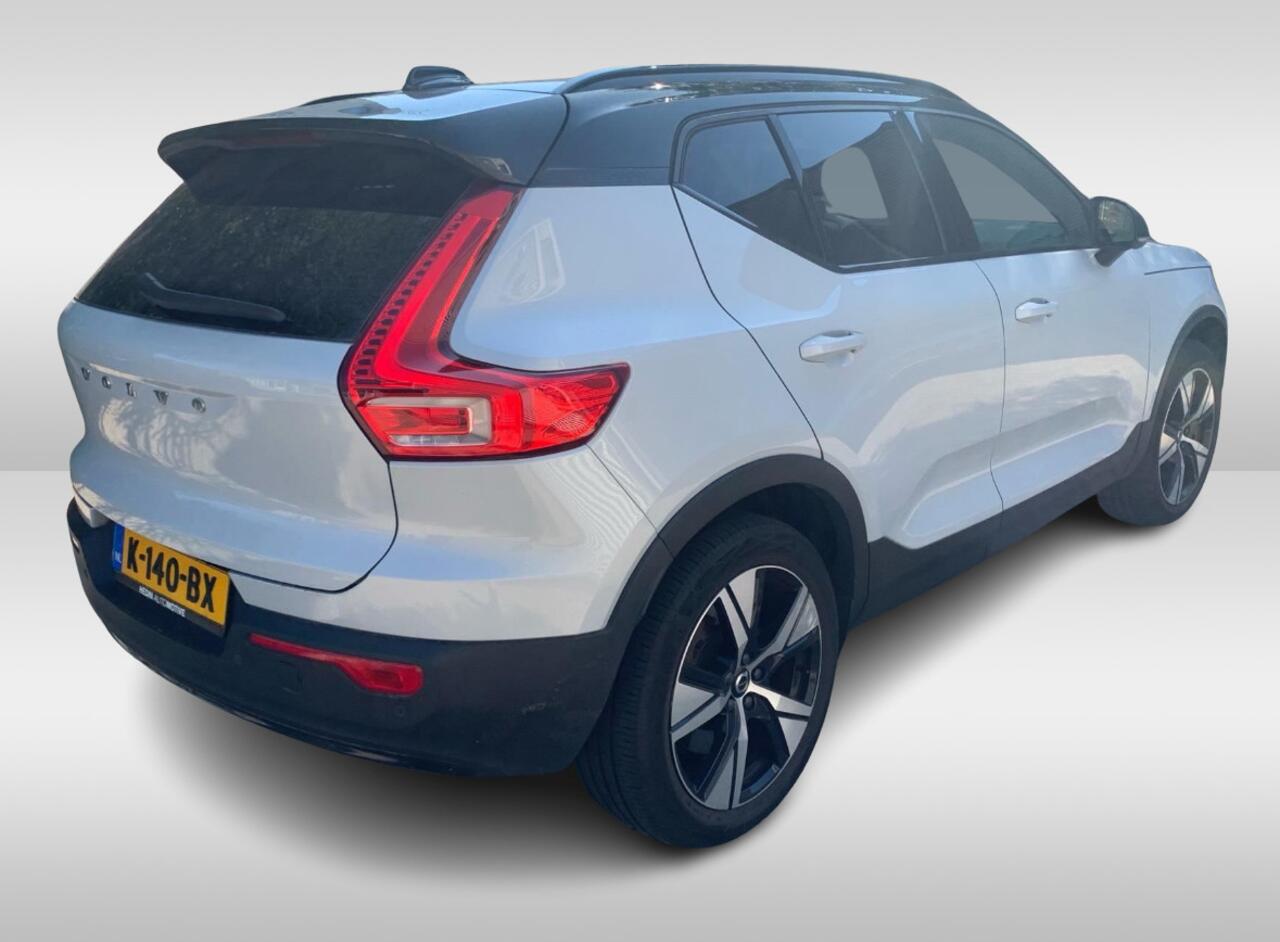 Volvo XC40 Recharge P8 AWD R-Design / SoH 92.1% / Trekhaak / Panoramadak / Camera / Keyless / Harman Kardon / 19'' / Half leder / Stuur+Stoelverwarming / DAB / Dodehoek / ACC