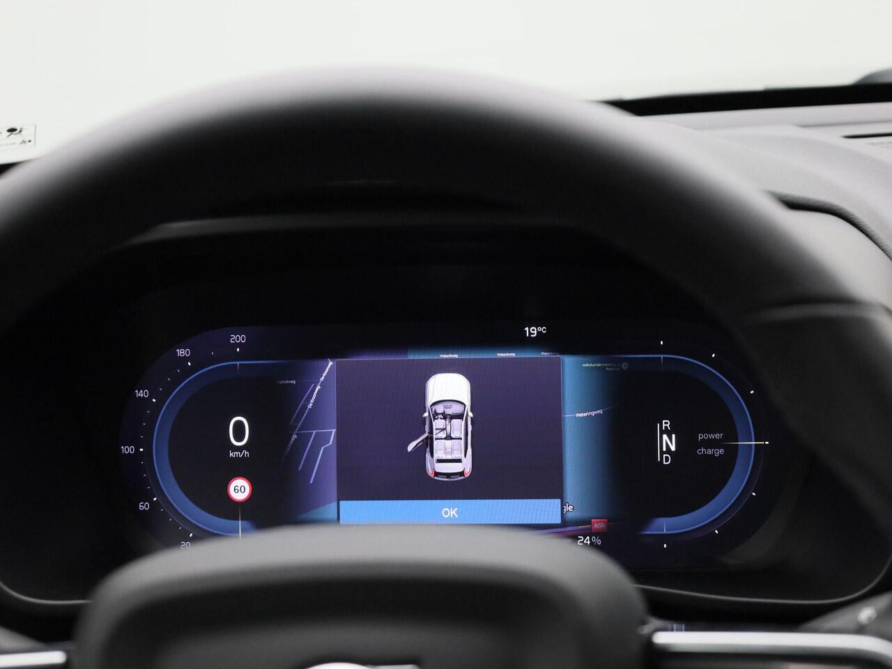 Volvo XC40 Recharge Core 232PK | Allseason-banden | Grootlicht-assistent | Achteruitrijcamera + parkeersensoren | Climate control | Apple CarPlay & Android Auto