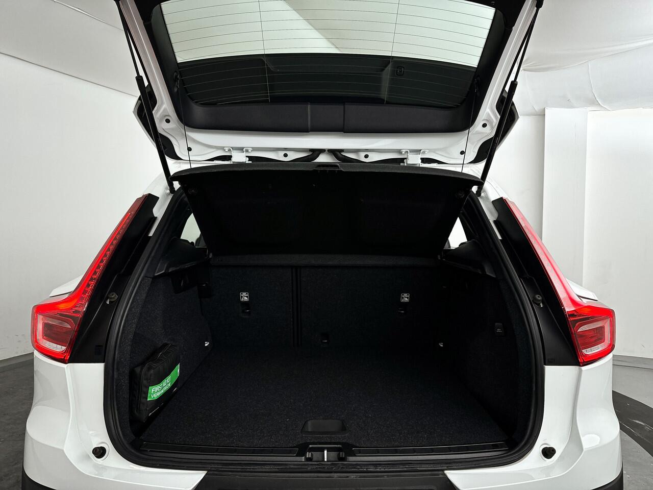 Volvo XC40 T2 Momentum Core | Cruise Control | Navigatie